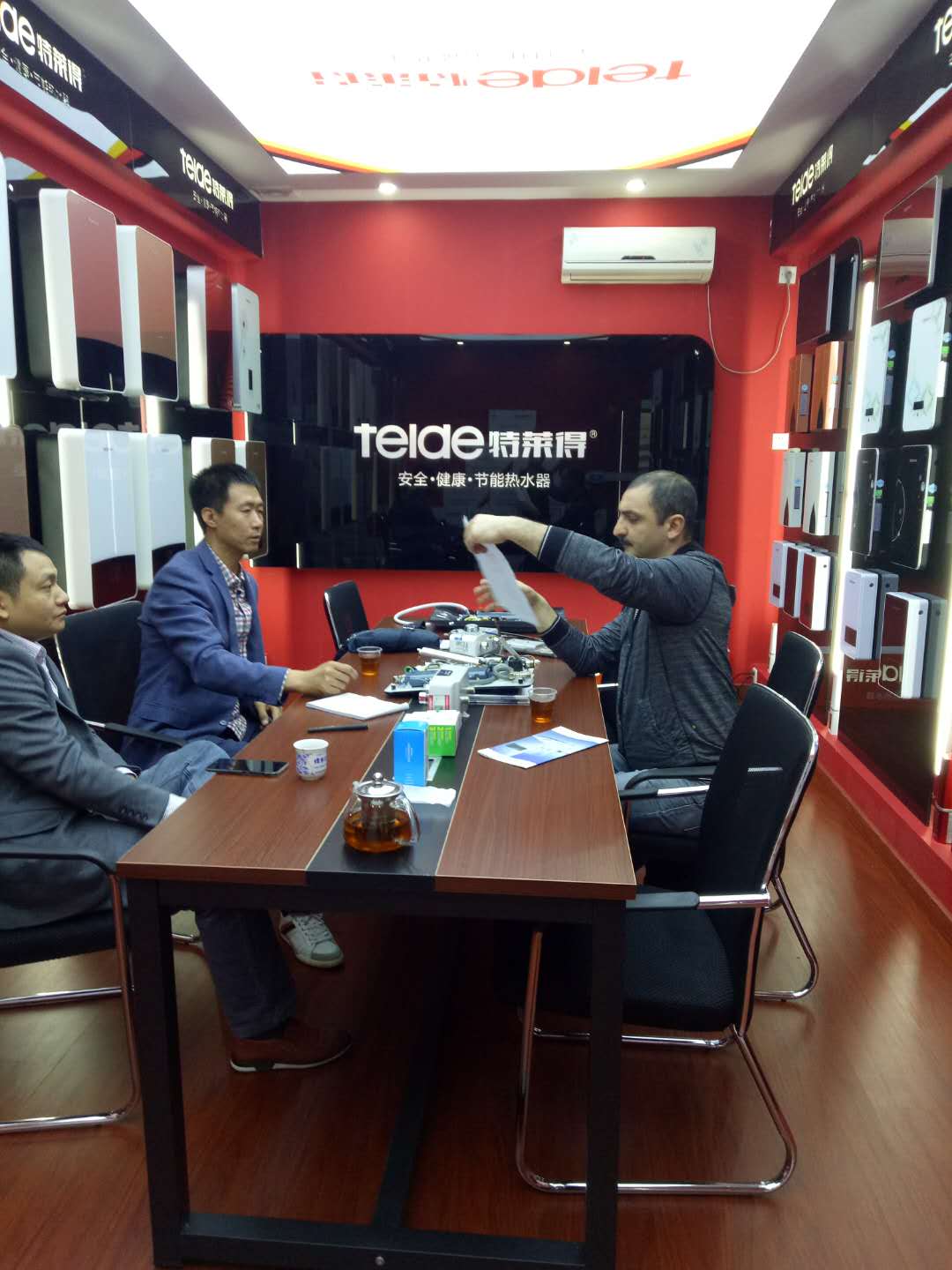 烈歡迎俄羅斯客戶蒞臨我司，恭賀成功簽約！